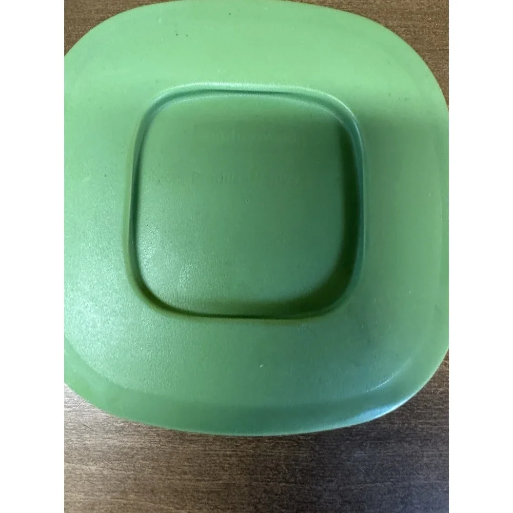 Rubbermaid Produce Saver 7J57 2-Cup Container w/Green Lid & Insert Crisping Tray